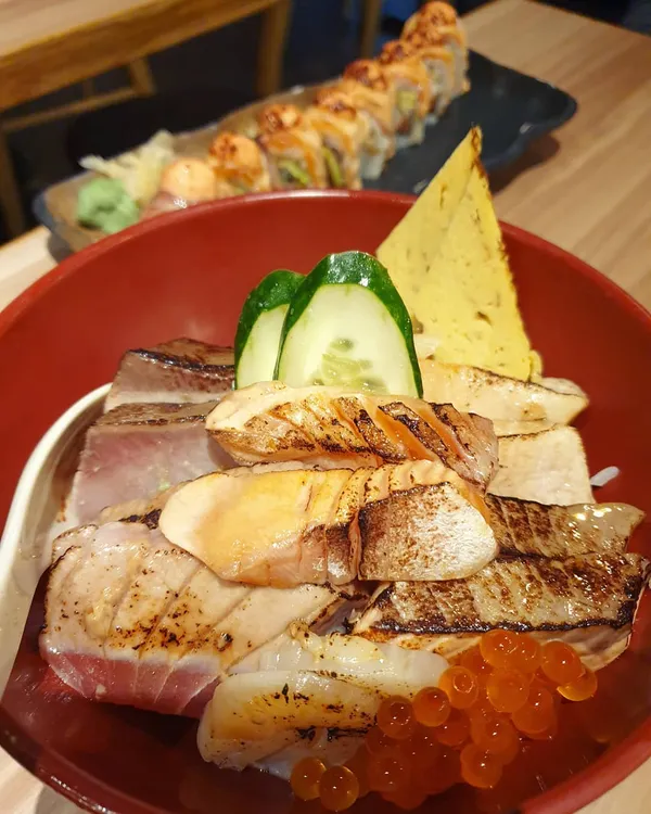 Chirashi don & Salmon aburi!