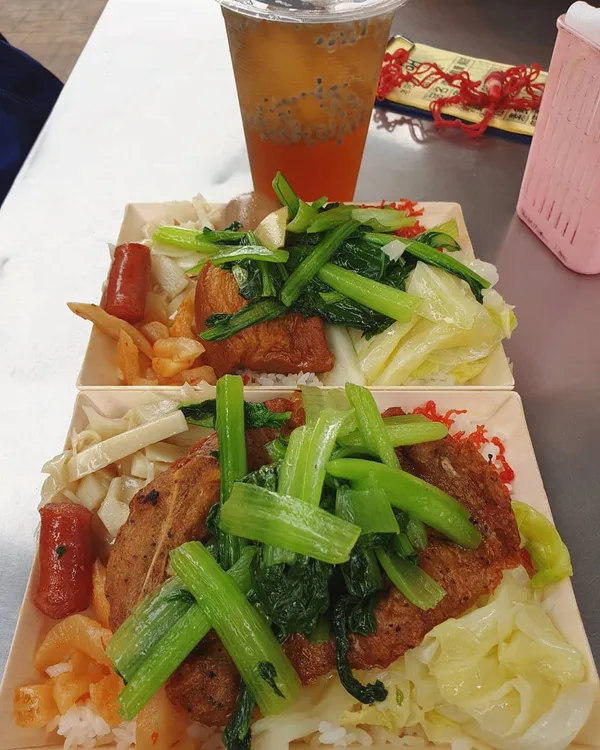 猪扒和控肉便當 (NT$100 each)!
