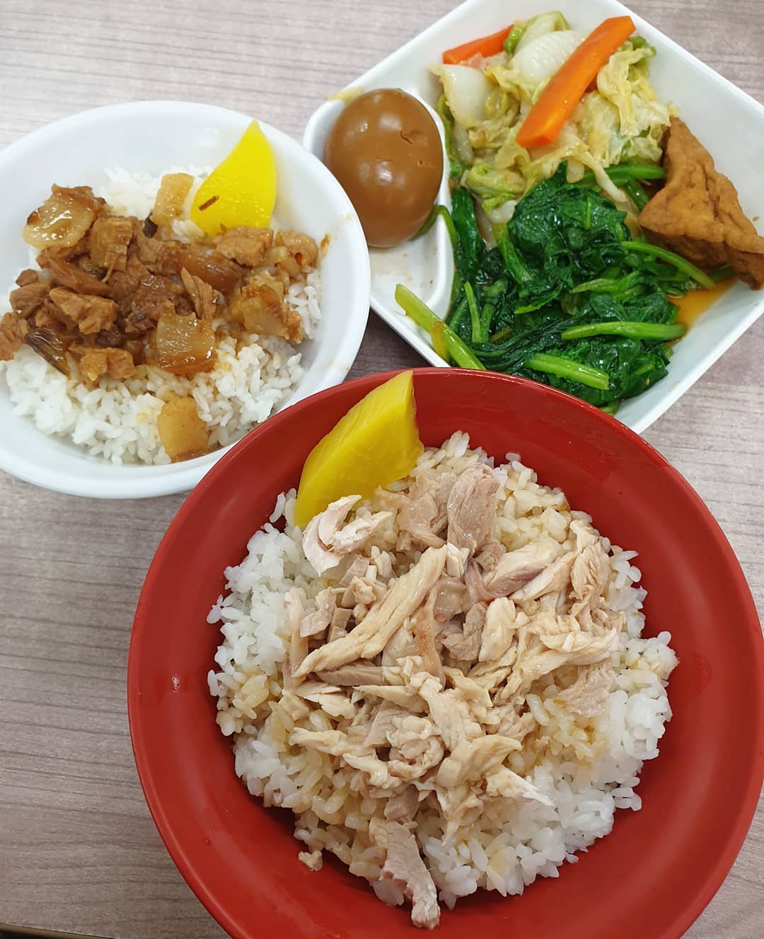 火鸡肉饭套餐 + 卤肉饭 (NT$100) — Taipei turkey rice + lu rou fan!