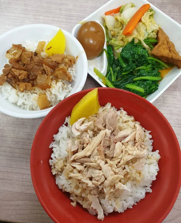 火鸡肉饭套餐 + 卤肉饭 (NT$100)!