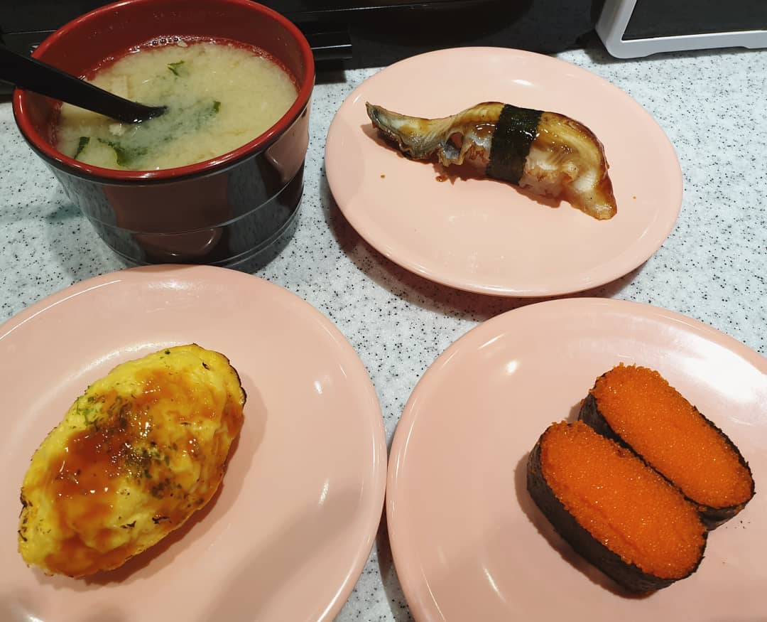 Sushi (NT$30 each) — Taipei budget sushi!