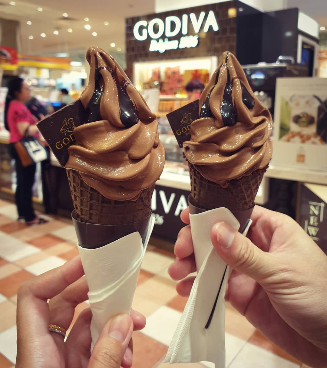 Dark chocolate soft serve (buy 1 + 2nd 50% off: $13.50)!