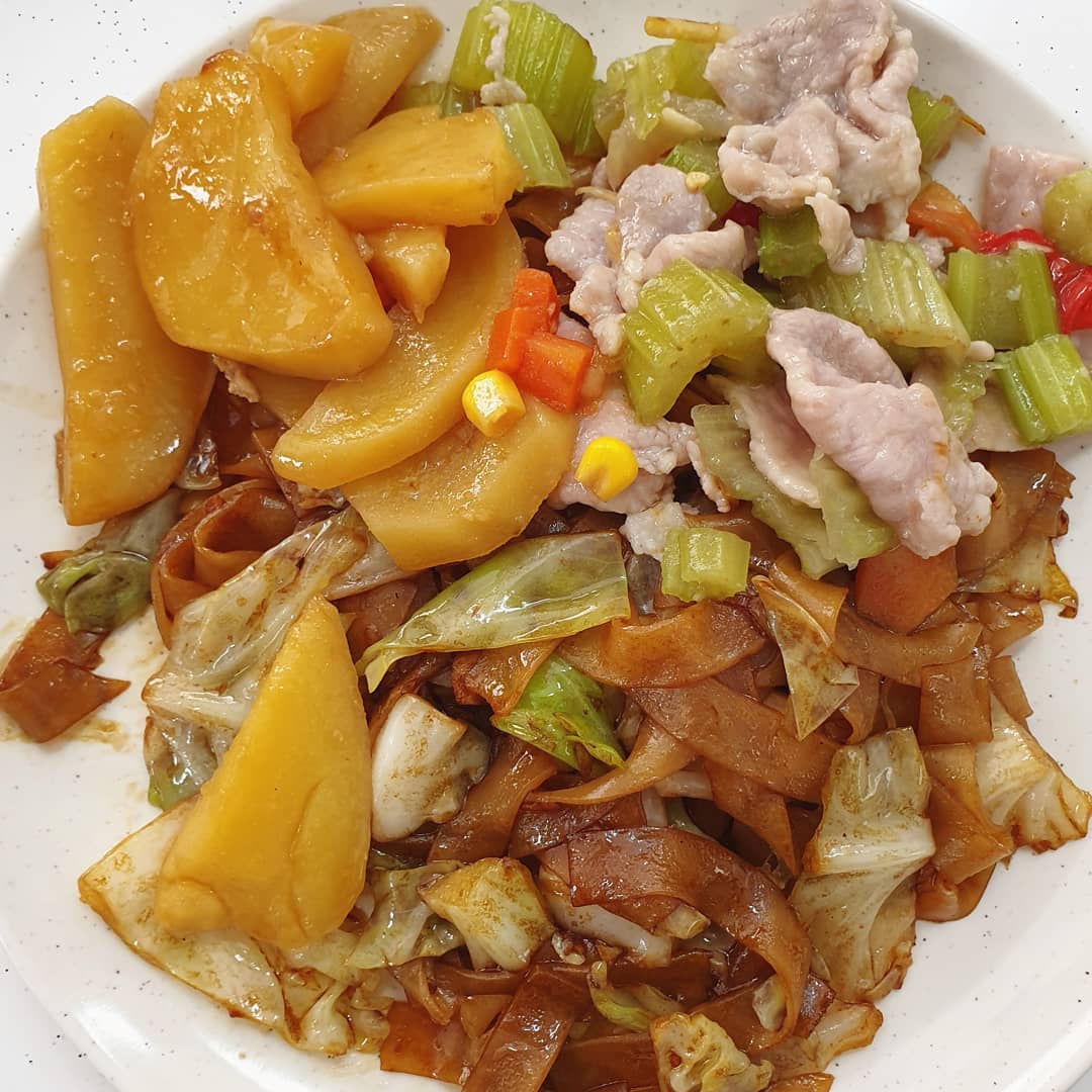 Piping hot fried kway teow ($2.80)!