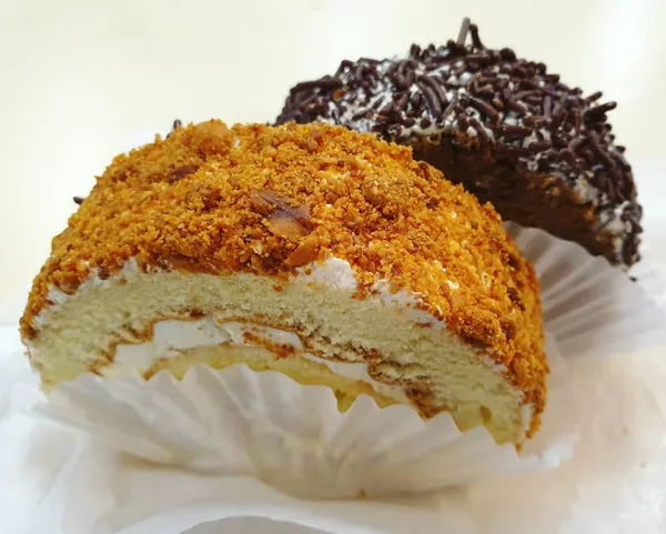 Old school cakes ($0.80 each)!