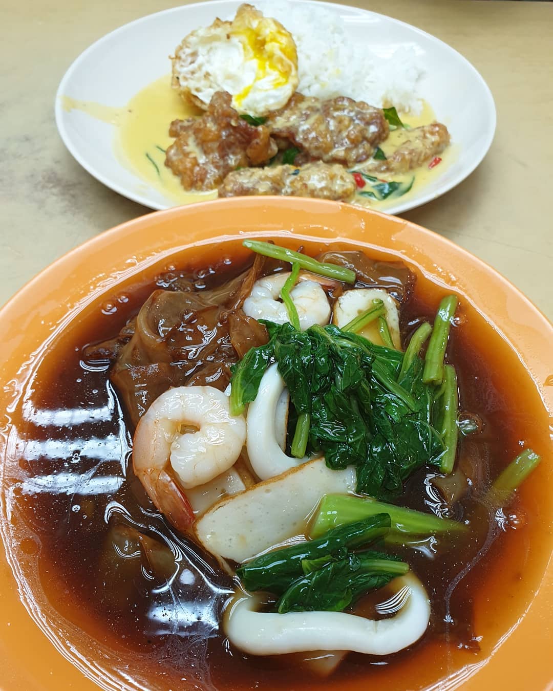 Seafood hor fun ($5) & Salted egg pork ribs with egg ($7.50)!
