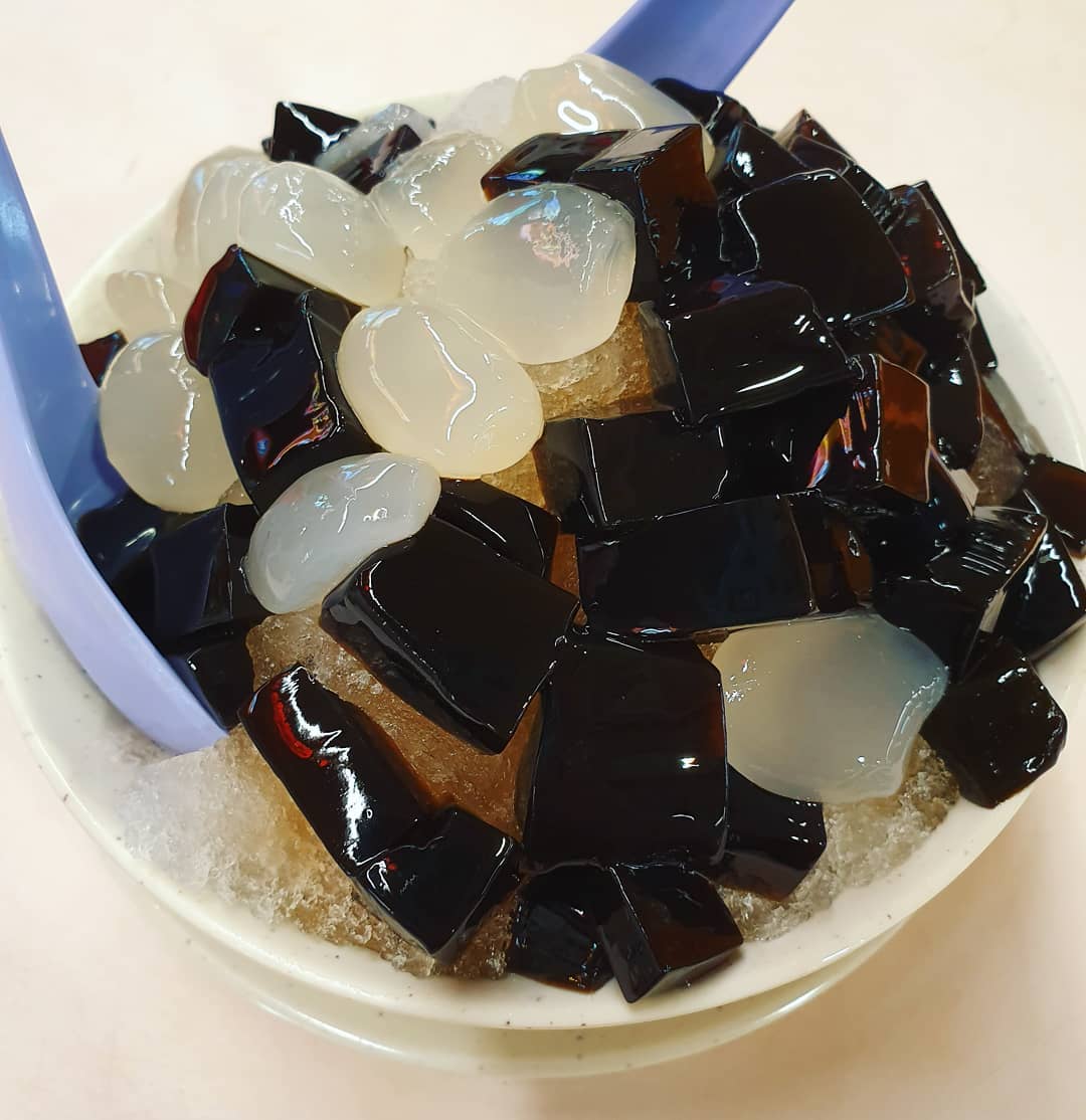 Grass jelly with atap seed ($2)!