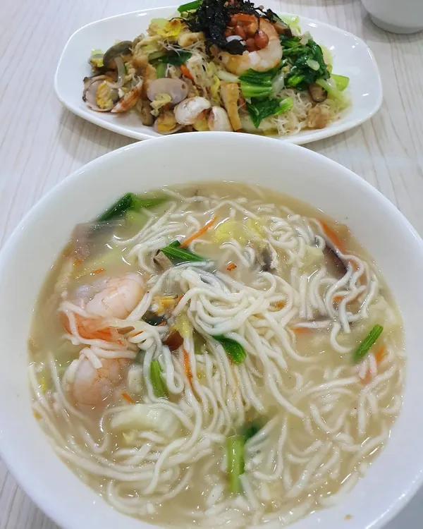 Fried bee hoon ($5.50) & Lor mee ($6)!