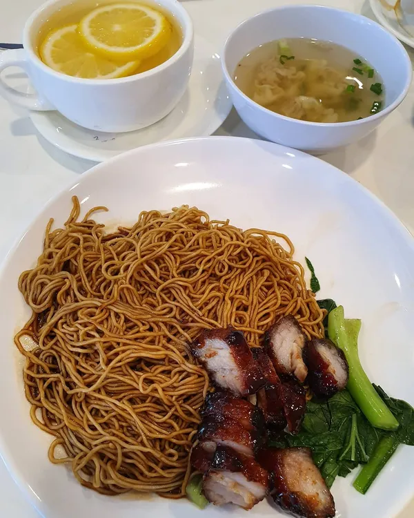 Dry wanton mee with char siew and wanton (RM$8.30+) & Hot honey lemon (RM$3.60+)!