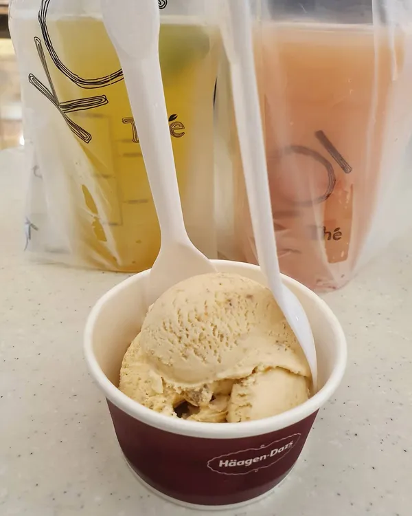 Bubble tea & Caramel biscuit and cream!