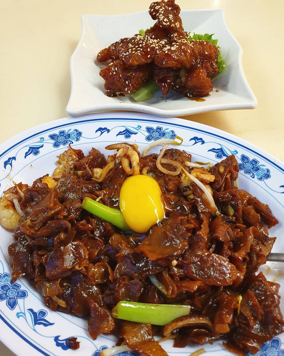 月光河粉 ($6) & 咖啡排骨 ($15)!