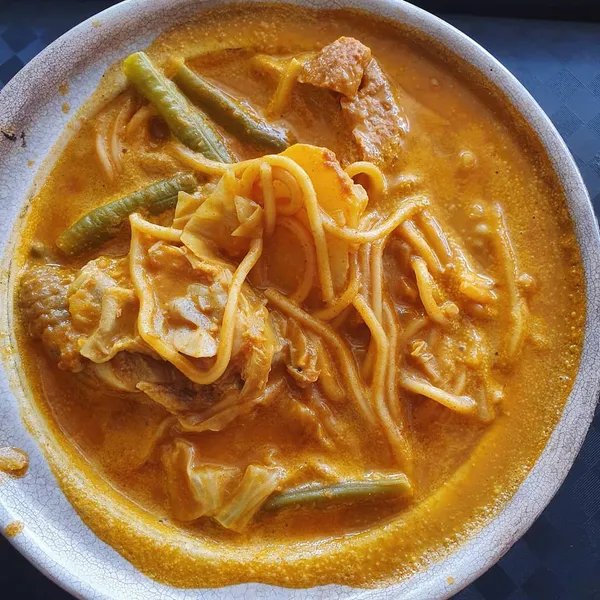 Claypot curry chicken noodles ($4.50)!