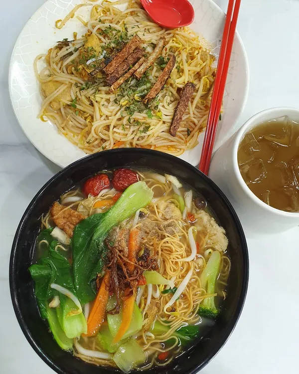 Green Bliss Habitat — Stir fried laksa ($4.50); Herbal noodles ($4.50); Sour plum drink ($2.50)!