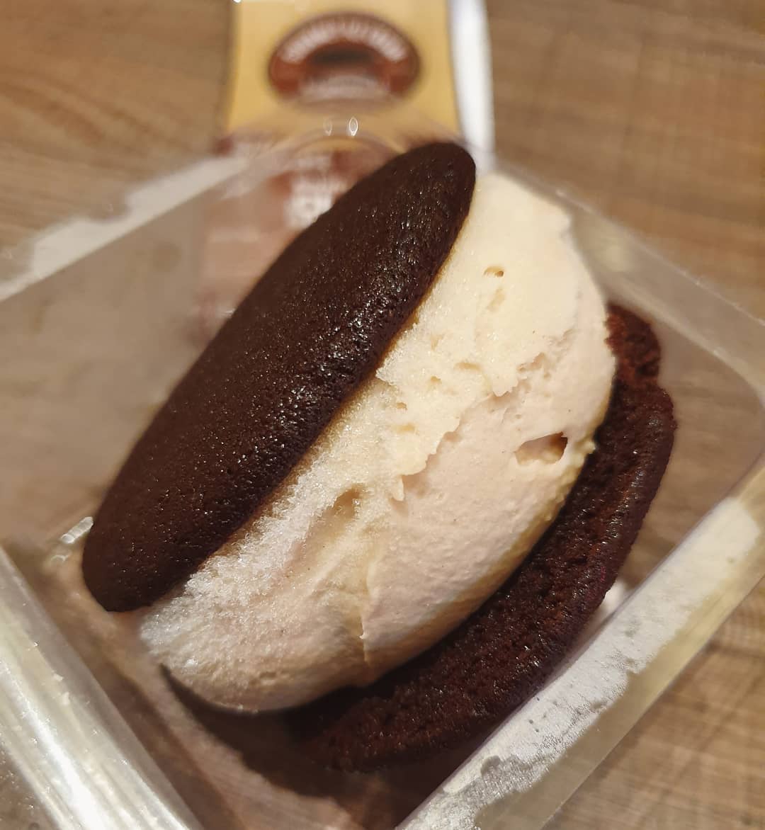 Pure hazelnut ice cream + chocolate fudge cookie ($5.95)!
