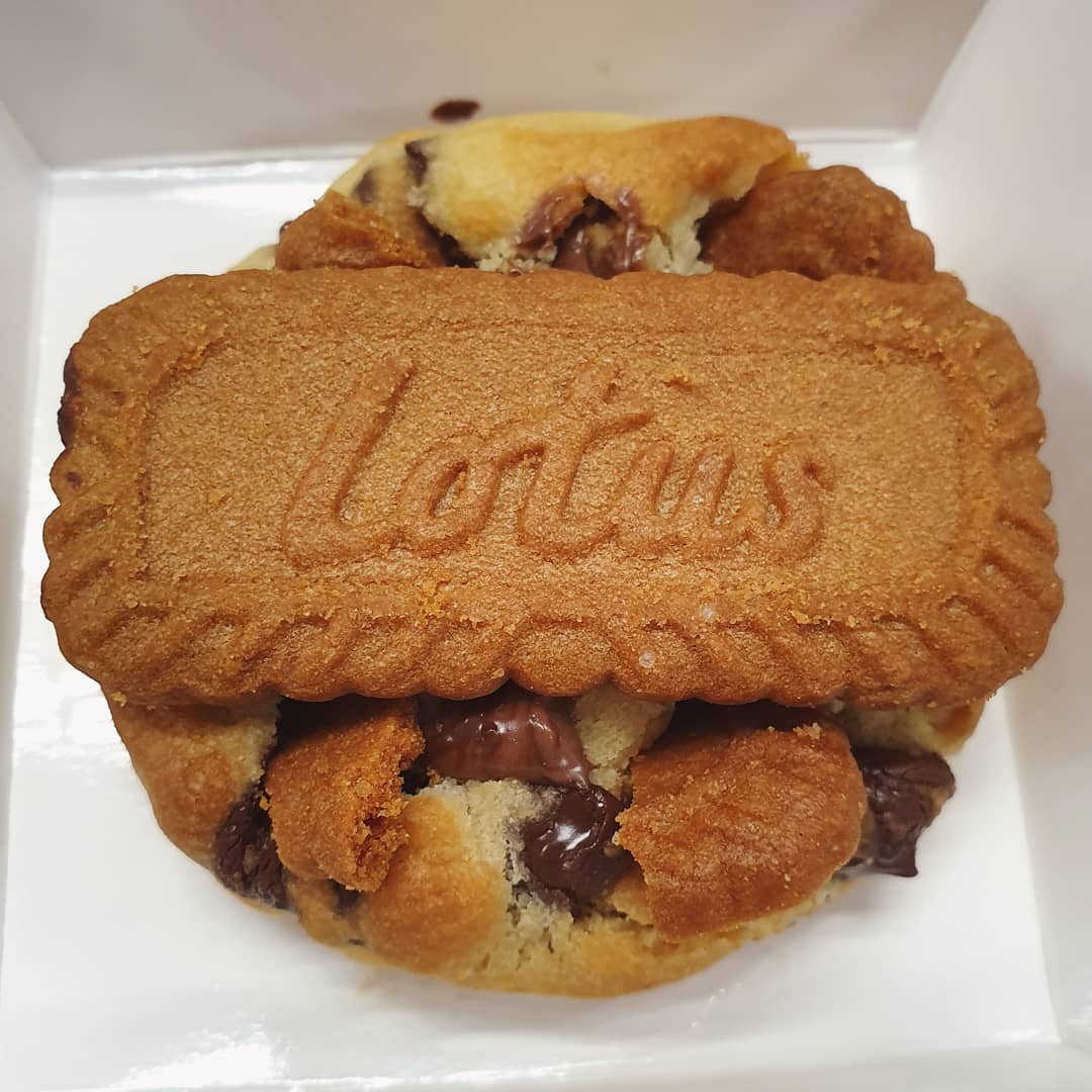 Biscoff cookie (premium: $4.90)!