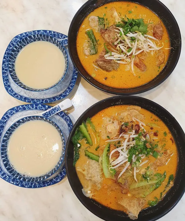 咖喱酿豆腐 & 腐竹薏米 (RM$30)!