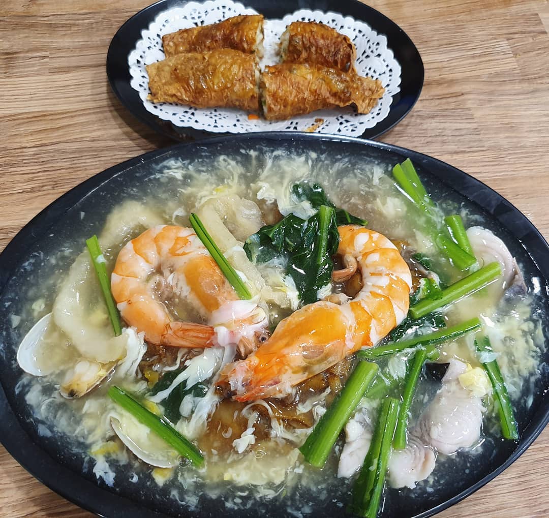 Seafood hor fun ($8.80) & Prawn roll ($6.80)!