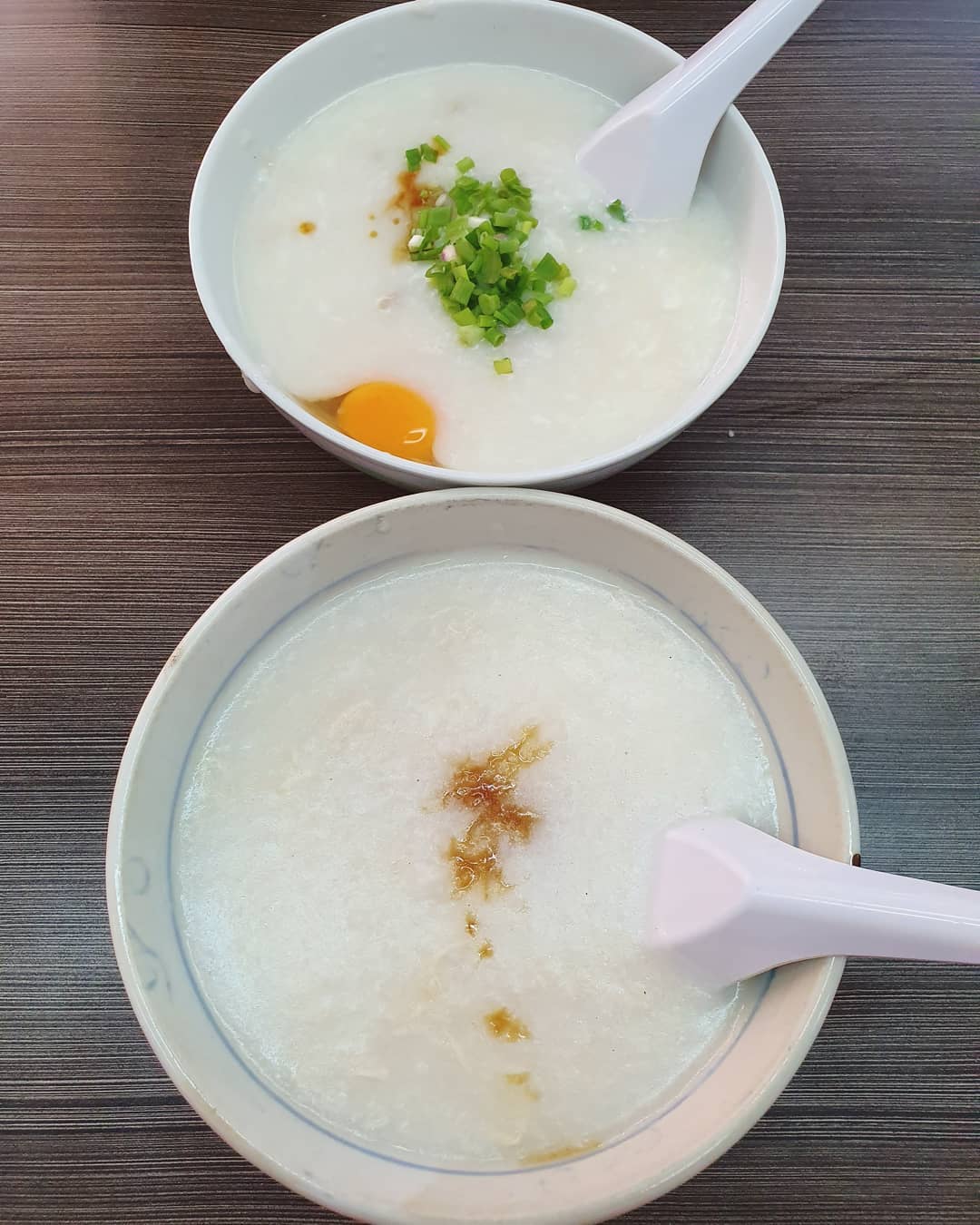 Sliced fish porridge ($4) + egg ($0.50) & Sliced chicken porridge ($3.50)!