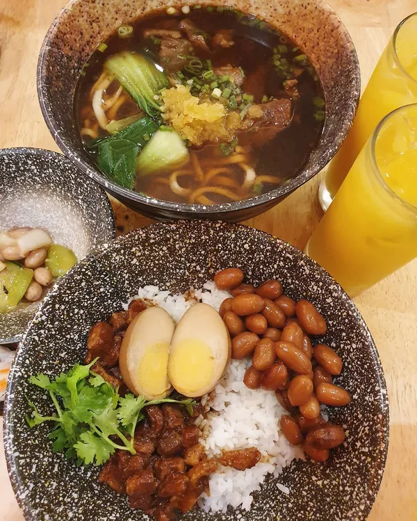 卤肉饭 & 牛肉面 & Orange juice (Burpple Beyond: $20.50)!