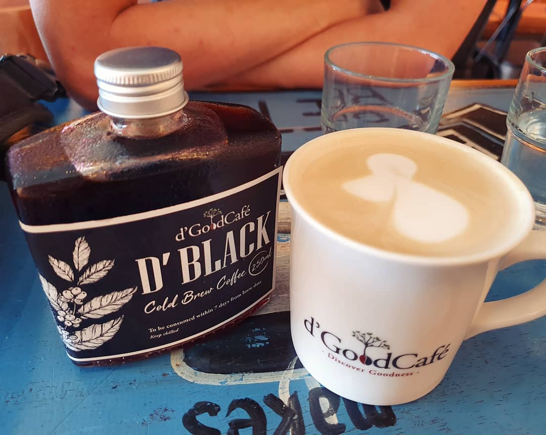 D'Black ($7++) & Oolong tea latte ($7++)!