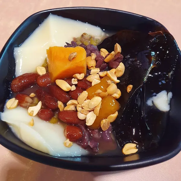 House of Dessert (甜品之家) — eight treasure soy beancurd ($2.20)!