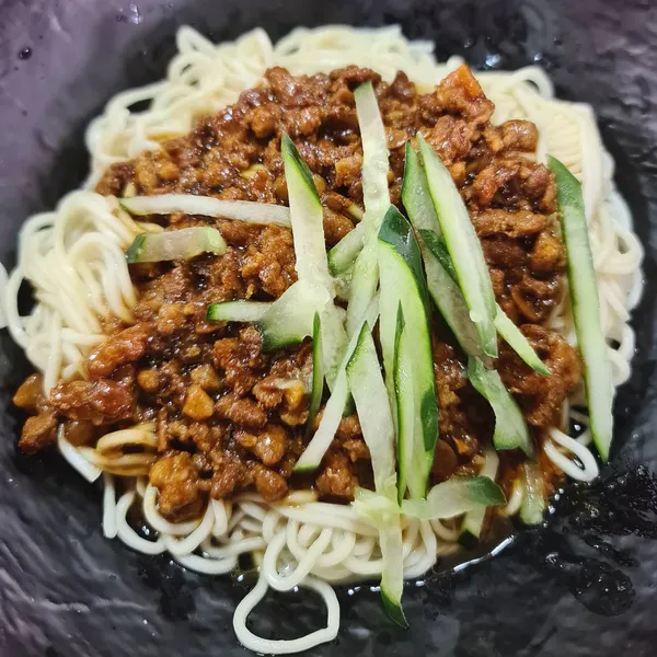炸酱面 ($4)!