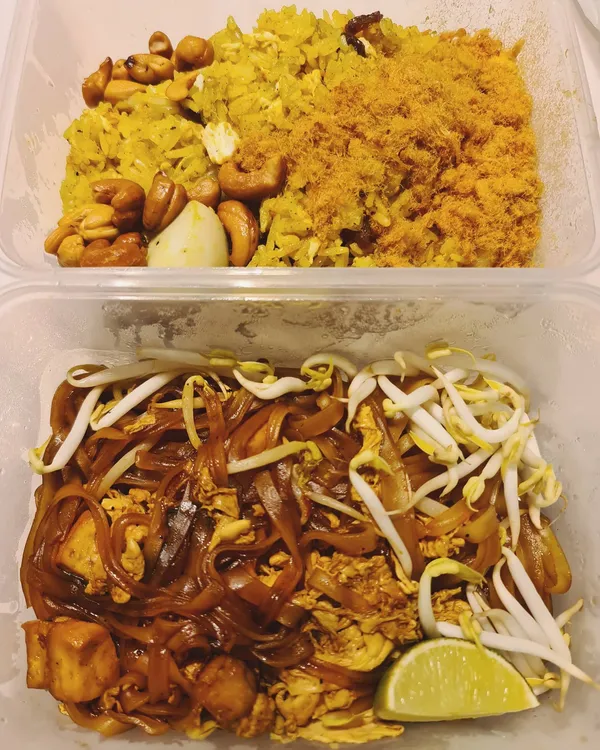 GrabFood — Pineapple fried rice ($8) & Prawns pad thai ($6.50)!