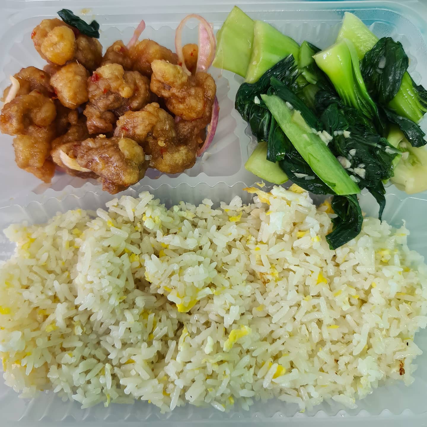 Egg fried rice, garlic vegetables & Thai style chicken!