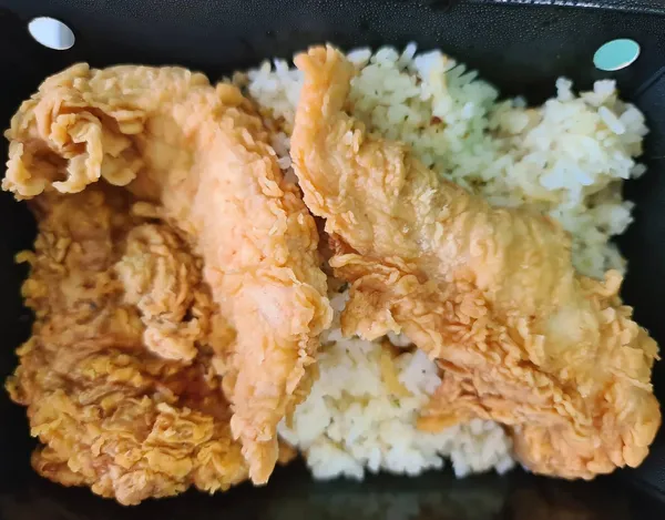 2 pcs chicken tenders + 1 pc fish + garlic rice + drink ($9.50)!