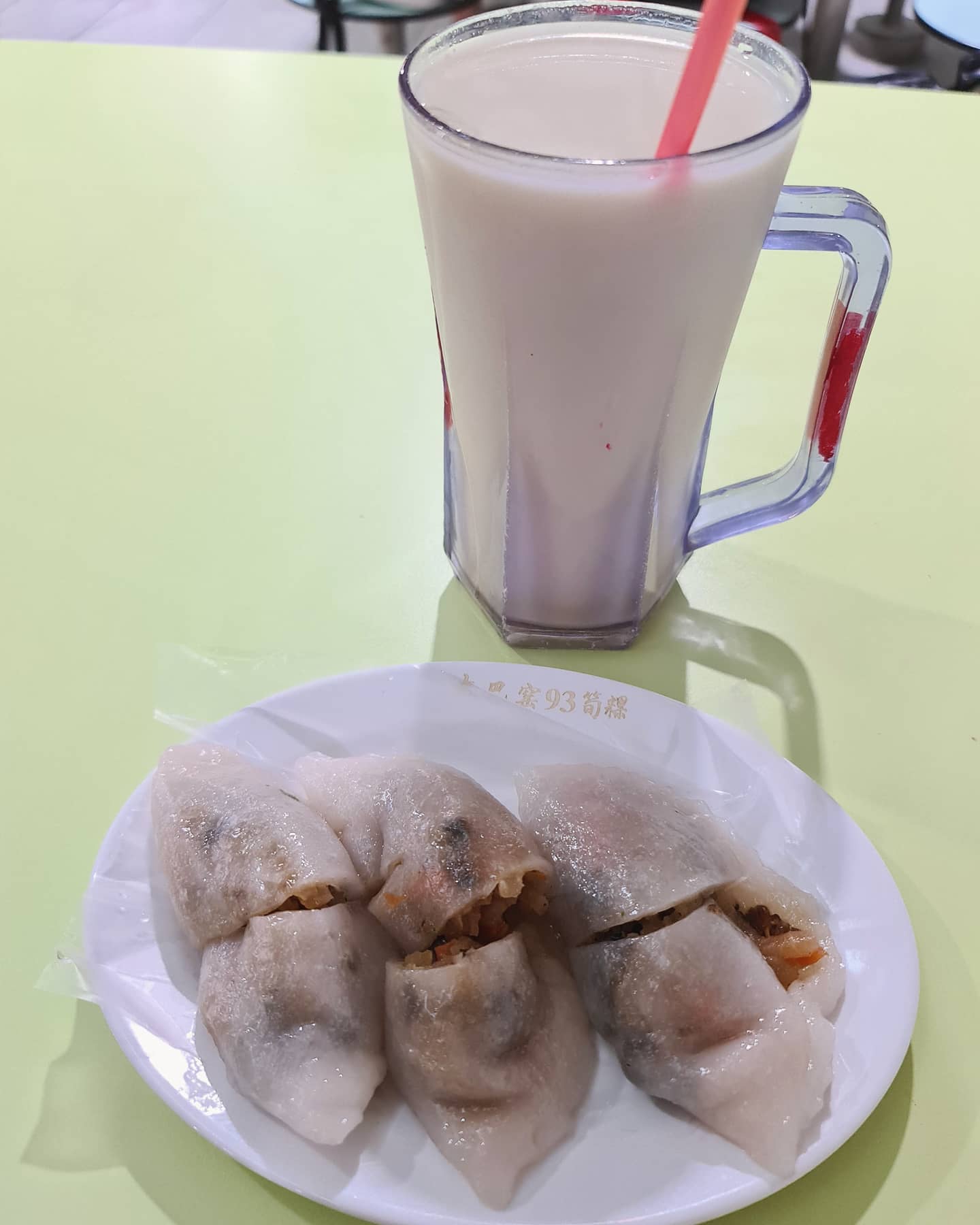 Soon kueh ($1 each) & Soya bean drink ($1.10)!