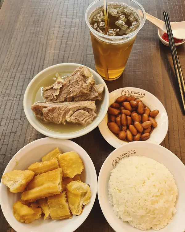 Pork ribs set lunch A ($11.50++)!