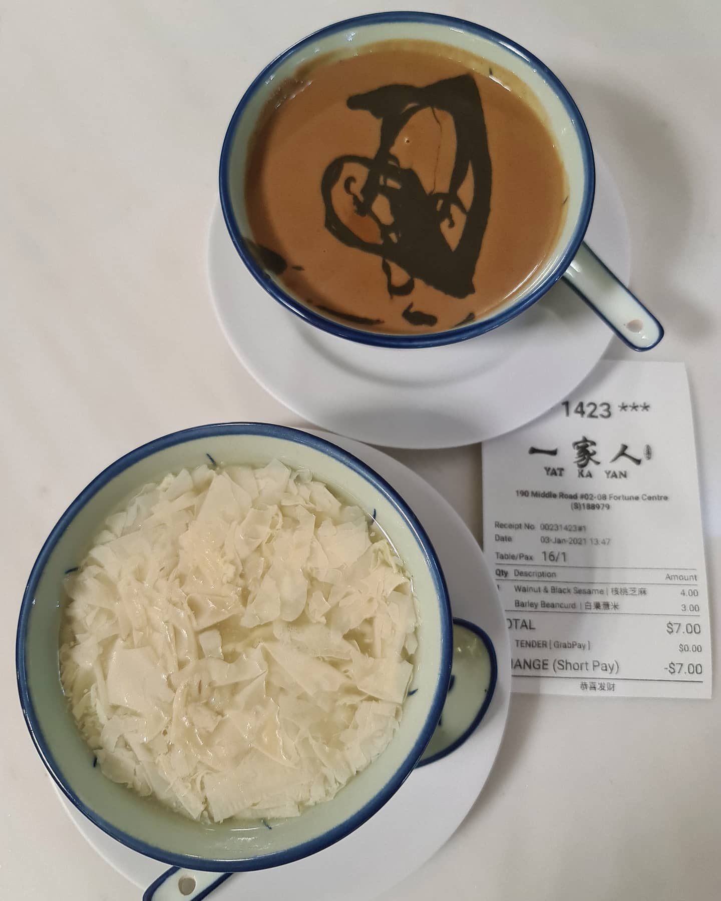 Hot desserts on a rainy afternoon — Yat Ka Yan (一家人)!
