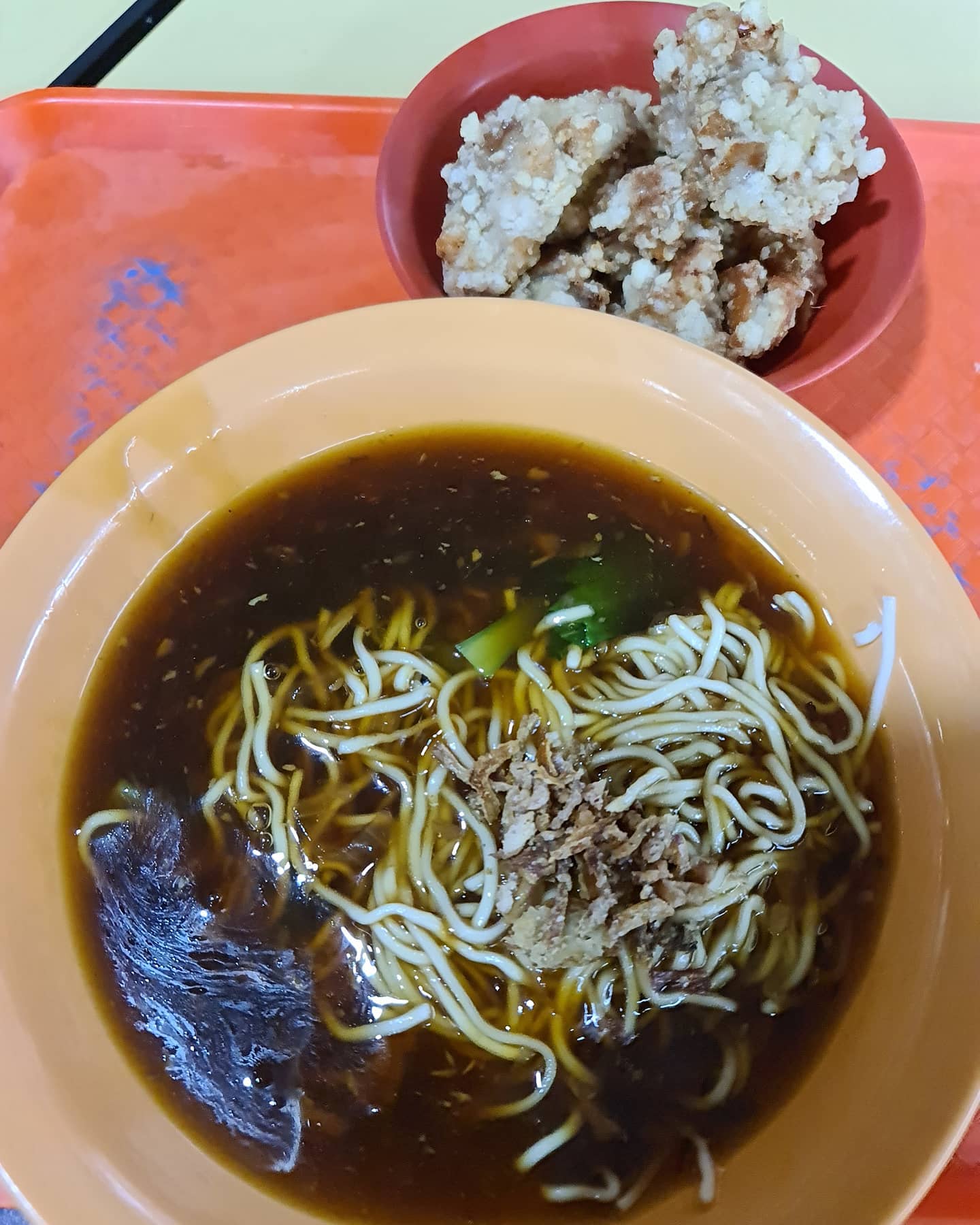 鸡扒面 (chicken chop noodle) at an Aljunied hawker ($4)!