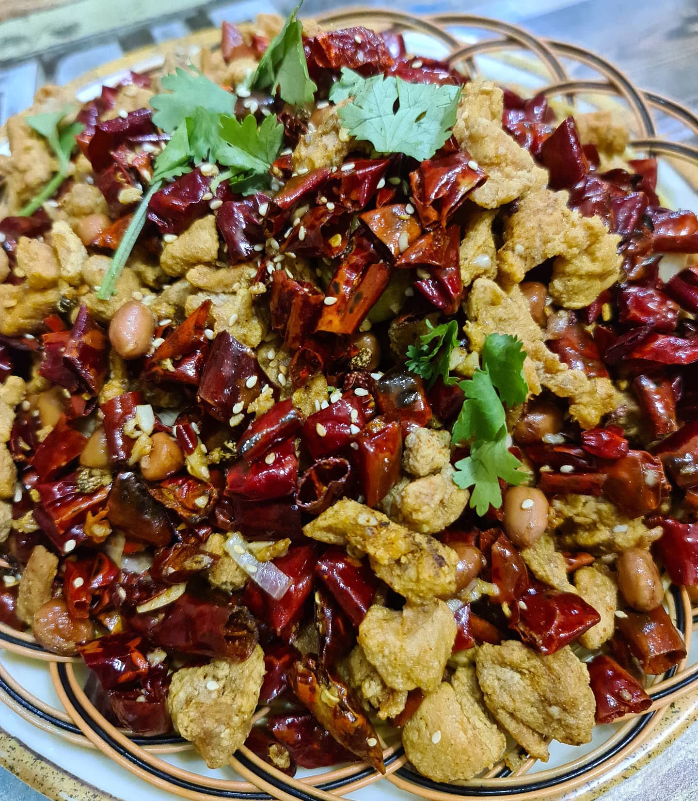 La Zi Ji (辣子鸡) — diced fried chicken in a sea of chillies!