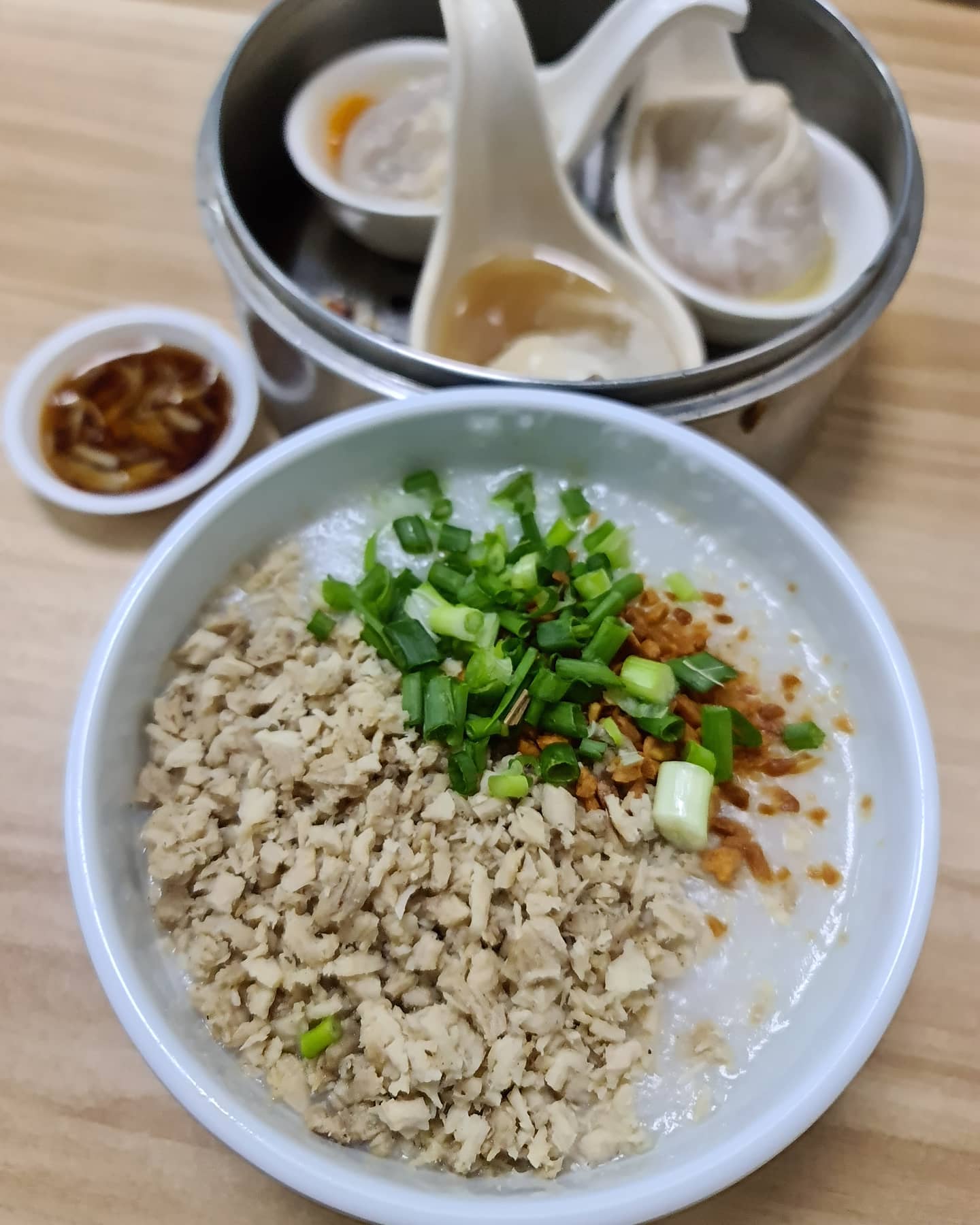 Minced pork porridge + xiao long bao at a Geylang dimsum spot ($3+ / $5.80+)!