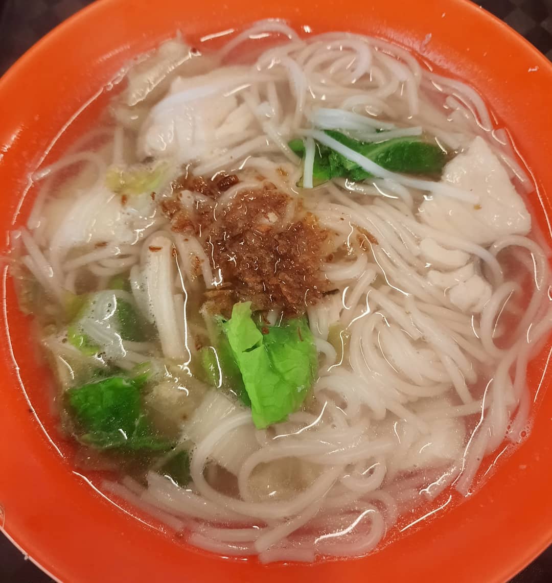 Sliced fish thick bee hoon soup at a hawker stall ($4)!