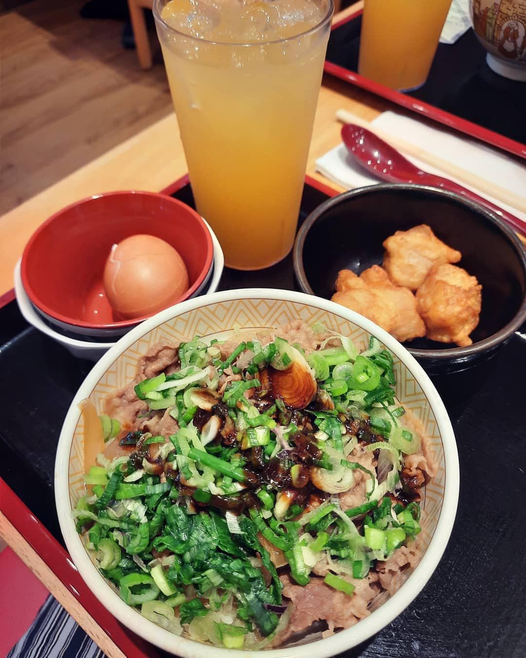 Yoshinoya spring onion gyudon + chicken karaage combo (M: $11.30)!