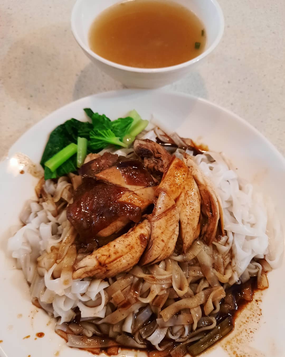 油鸡河粉 (soy sauce chicken hor fun) at a Chinatown hawker ($4.50)!
