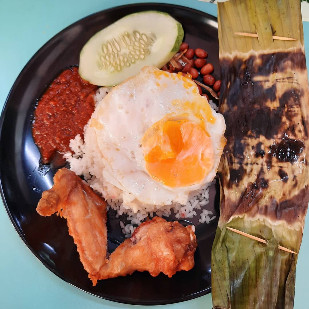 Nasi Lemak Set C at a hawker stall ($5.30)!