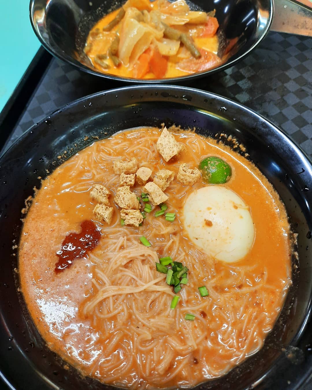 Mee siam + mixed veg at a hawker stall ($3.50 + $1)!