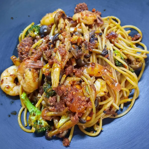 TGIF lunch — Mala shrimp spaghetti ($7.50)!