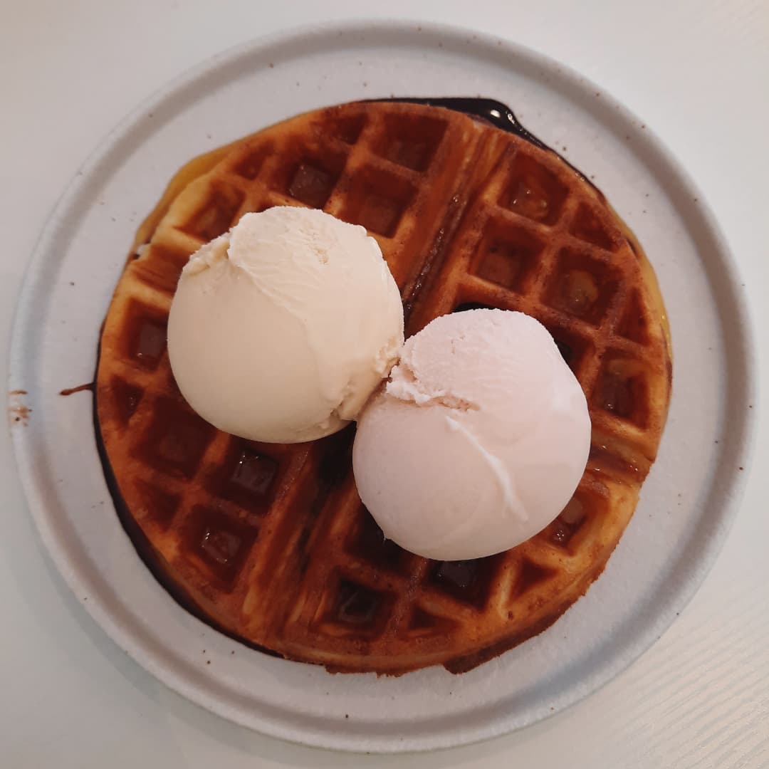 Nian gao waffle + Osmanthus Oolong + Hoegaarden Rose gelato ($6.80 + $8.50)!