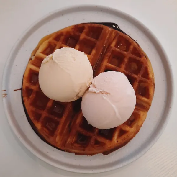 Nian gao waffle + Osmanthus Oolong + Hoegaarden Rose gelato ($6.80 + $8.50)!