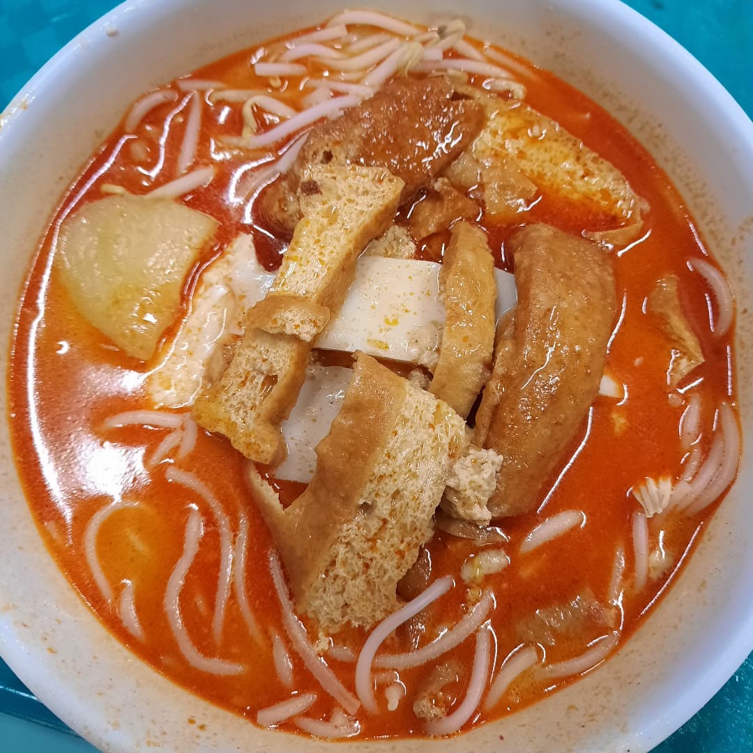 Rainy day curry chicken noodles at a hawker stall ($6)!