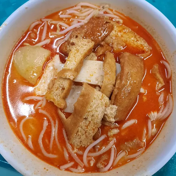 Rainy day curry chicken noodles at a hawker stall ($6)!