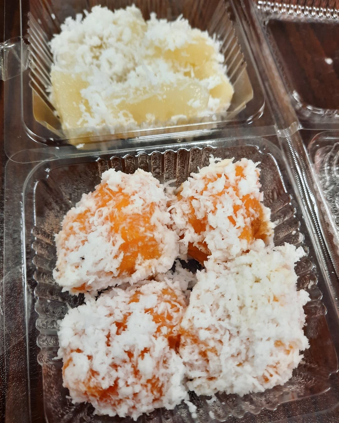 Ondeh Ondeh + Tapioca kueh haul ($1.60 + $1.20)!