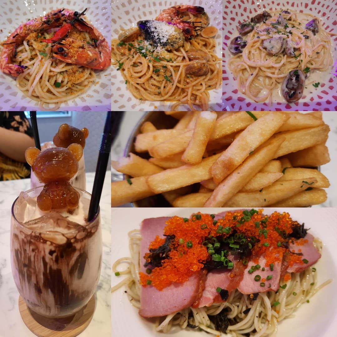 Knocking dinner with The Sims — pasta café night with BB!