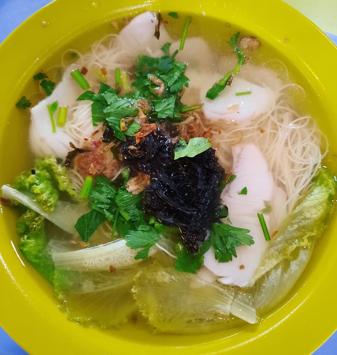 Sliced fish mee sua soup at a hawker stall ($6)!