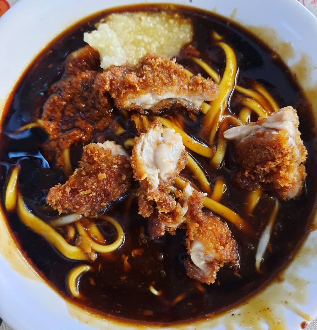 Fried fish + chicken lor mee — dark thick gravy ($5)!