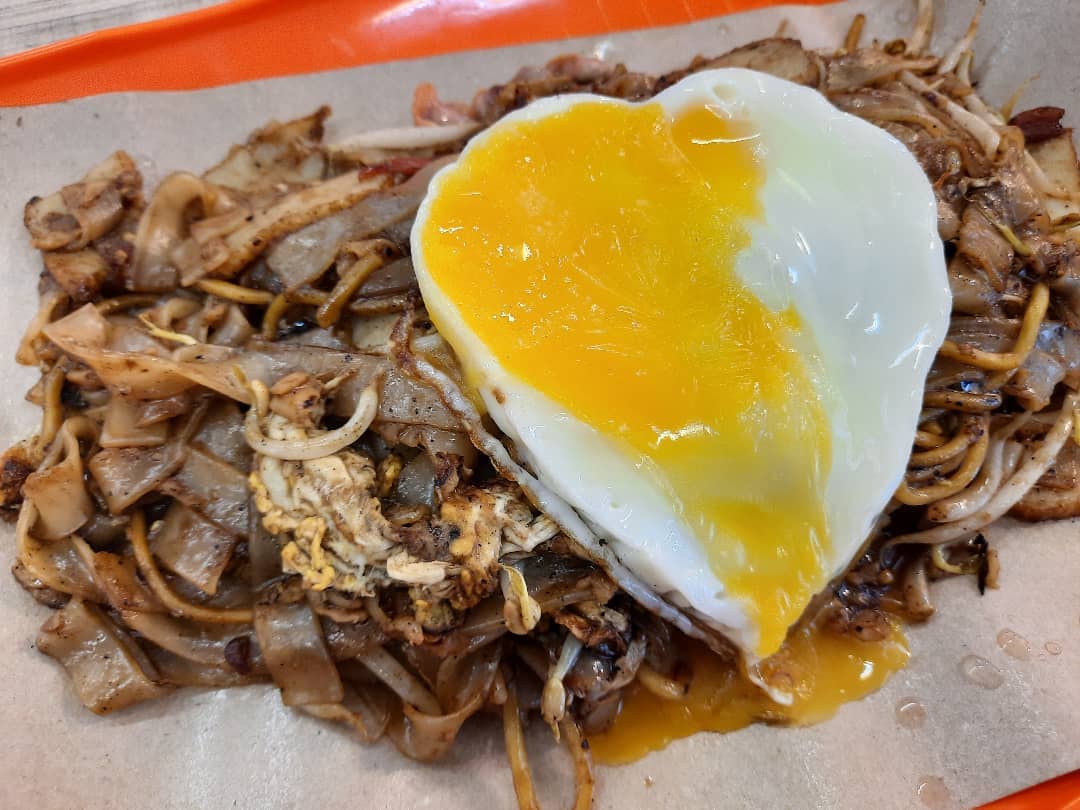 Char kway teow + heart-shape fried egg ($6)!