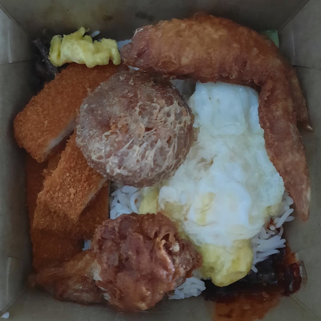 Nasi lemak — fish fillet + bergedil + chicken wing via Lazada flash sale ($3 + $1.20 + $1.90)!